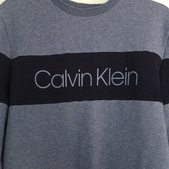 Calvin Klein two-tone blue crewneck sweater, size medium - Picture 3 of 7